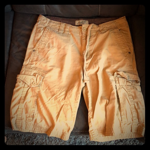 Men’s heritage cargo shorts - Picture 1 of 5